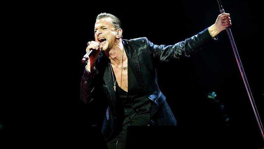 Dave Gahan fra Depeche Mode, der viste, hvordan det skal gøres. (Foto: Jesper Mortensen)