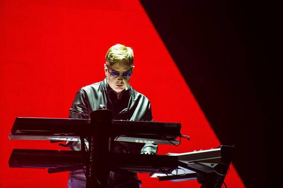 Andy Fletcher holdt sig anonymt i baggrunden i vanlig rolig stil. (Foto: Jesper Mortensen)
