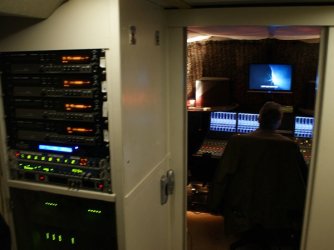 2009-11-21_0014_inside_the_abbey_road_live_van_in_barcelona.jpg