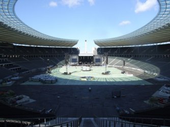 2009-06-10_001-view-from-one-end-of-the-stadium.jpg