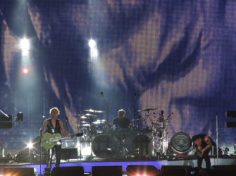 2009-06-25_008_martin_christian_dave_and_dave_during_i_feel_you.png