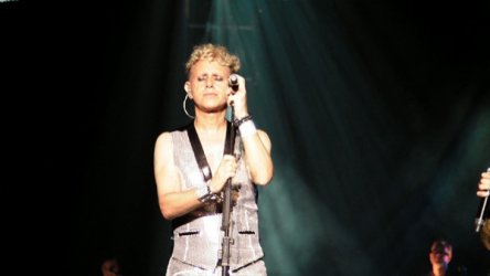 2009-08-03-018_waiting_for_the_night_-_martin.jpg