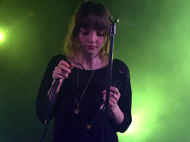 9011897_chrvches8.jpg